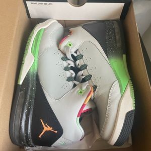 Jordans, Size 6.5,1 worth over 200& one for 100,looking to get 400-425 for all 5